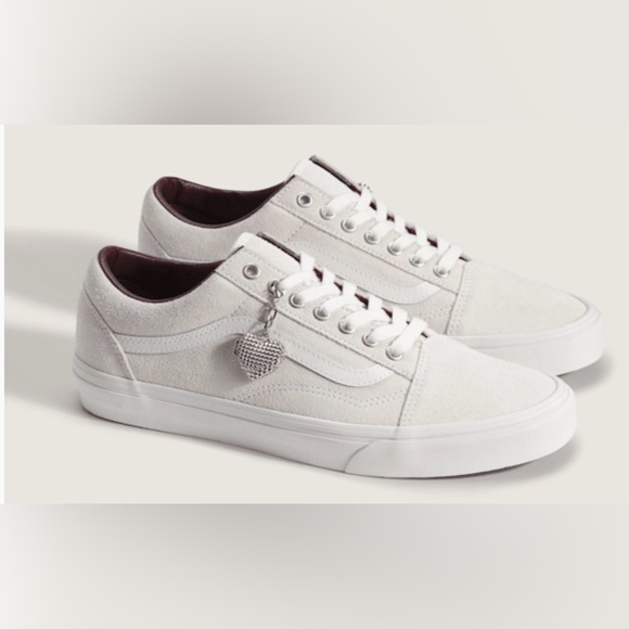 Vans Womens “Love is Pain”  Old Skool 
Blanc De Blanc White with heart charm. - Picture 3 of 5